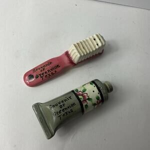 Vtg Souvenir Of Greenville Tx  Tooth Brush & Toothpaste Salt And Pepper Shakers